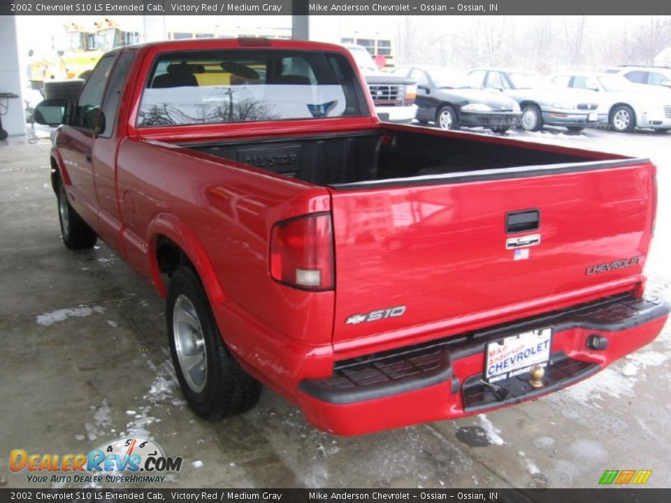 2002 Chevrolet S10 LS Extended Cab Victory Red / Medium Gray Photo #3