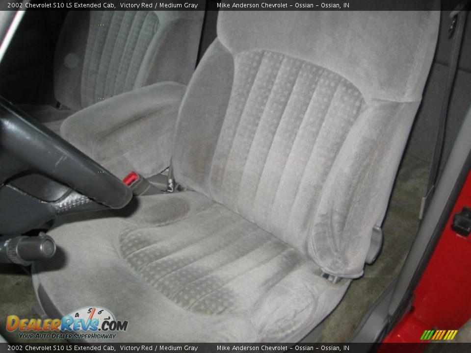 2002 Chevrolet S10 LS Extended Cab Victory Red / Medium Gray Photo #7