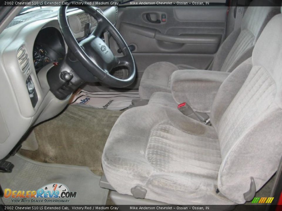 2002 Chevrolet S10 LS Extended Cab Victory Red / Medium Gray Photo #8