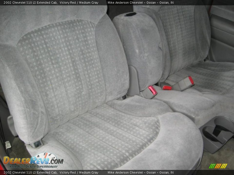 2002 Chevrolet S10 LS Extended Cab Victory Red / Medium Gray Photo #10