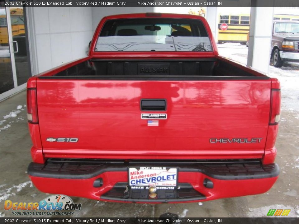 2002 Chevrolet S10 LS Extended Cab Victory Red / Medium Gray Photo #14