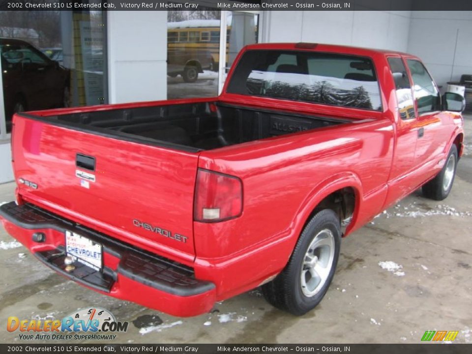 2002 Chevrolet S10 LS Extended Cab Victory Red / Medium Gray Photo #15