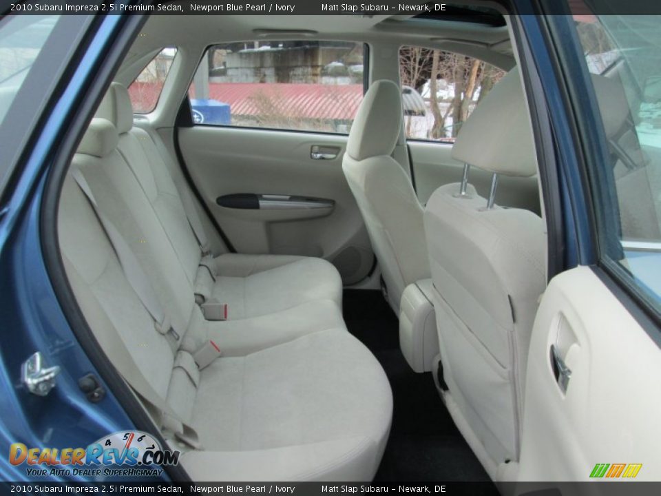 2010 Subaru Impreza 2.5i Premium Sedan Newport Blue Pearl / Ivory Photo #18