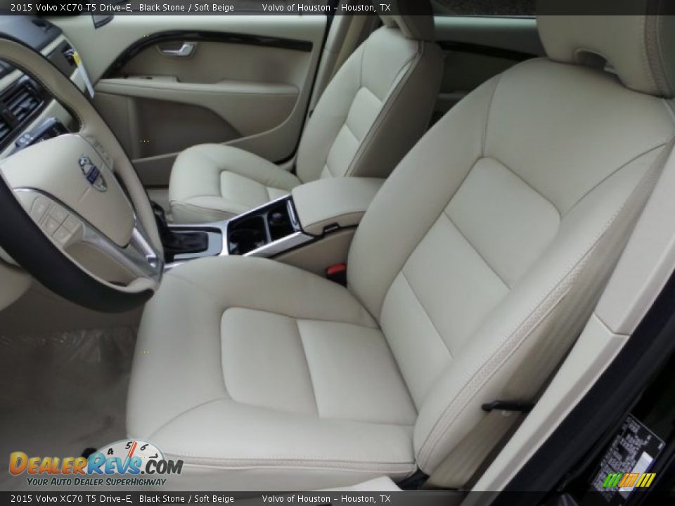 Front Seat of 2015 Volvo XC70 T5 Drive-E Photo #11