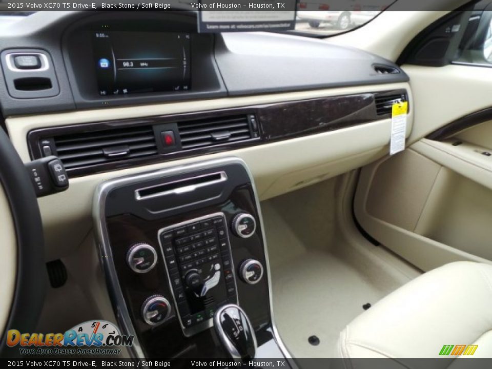 Controls of 2015 Volvo XC70 T5 Drive-E Photo #14