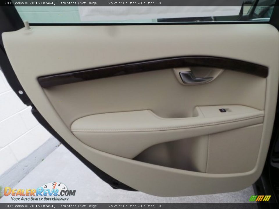 Door Panel of 2015 Volvo XC70 T5 Drive-E Photo #21