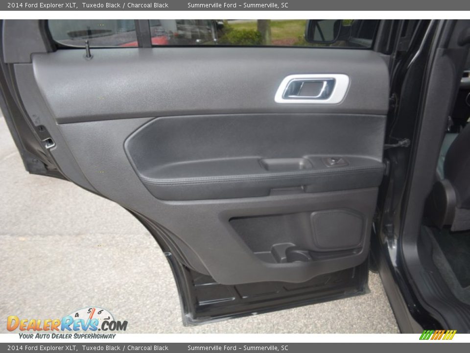 2014 Ford Explorer XLT Tuxedo Black / Charcoal Black Photo #11