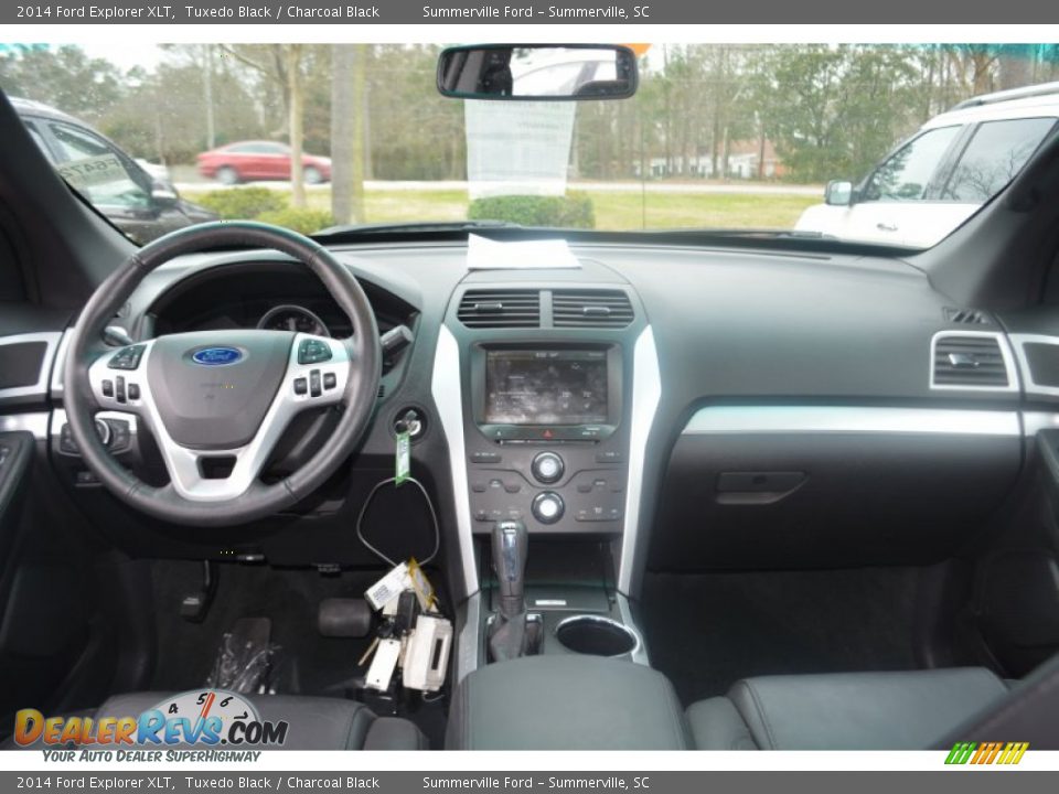 2014 Ford Explorer XLT Tuxedo Black / Charcoal Black Photo #14