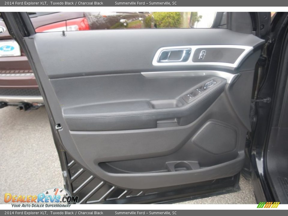2014 Ford Explorer XLT Tuxedo Black / Charcoal Black Photo #18