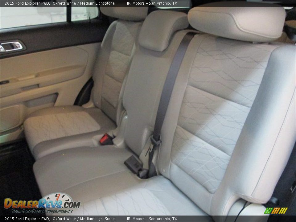 2015 Ford Explorer FWD Oxford White / Medium Light Stone Photo #9