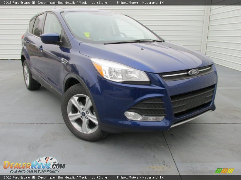 Front 3/4 View of 2015 Ford Escape SE Photo #2