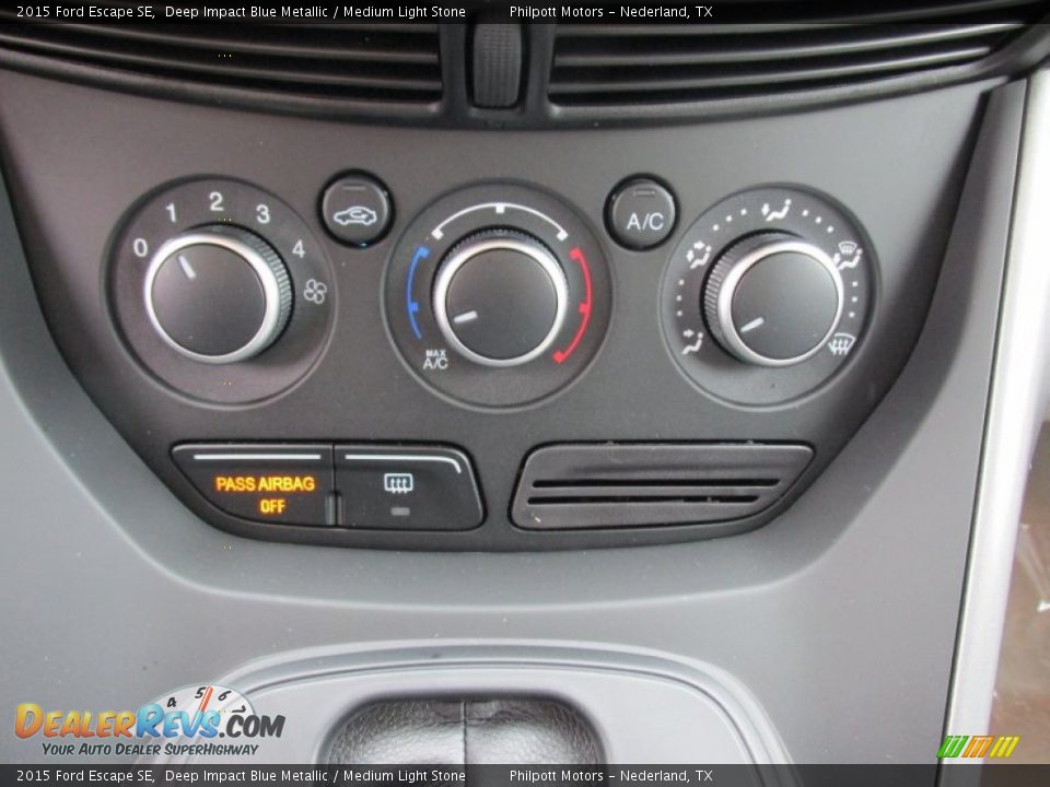 Controls of 2015 Ford Escape SE Photo #27