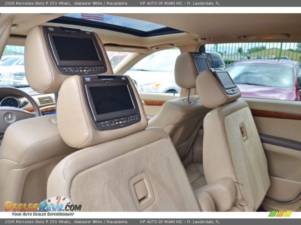 Entertainment System of 2006 Mercedes-Benz R 350 4Matic Photo #15