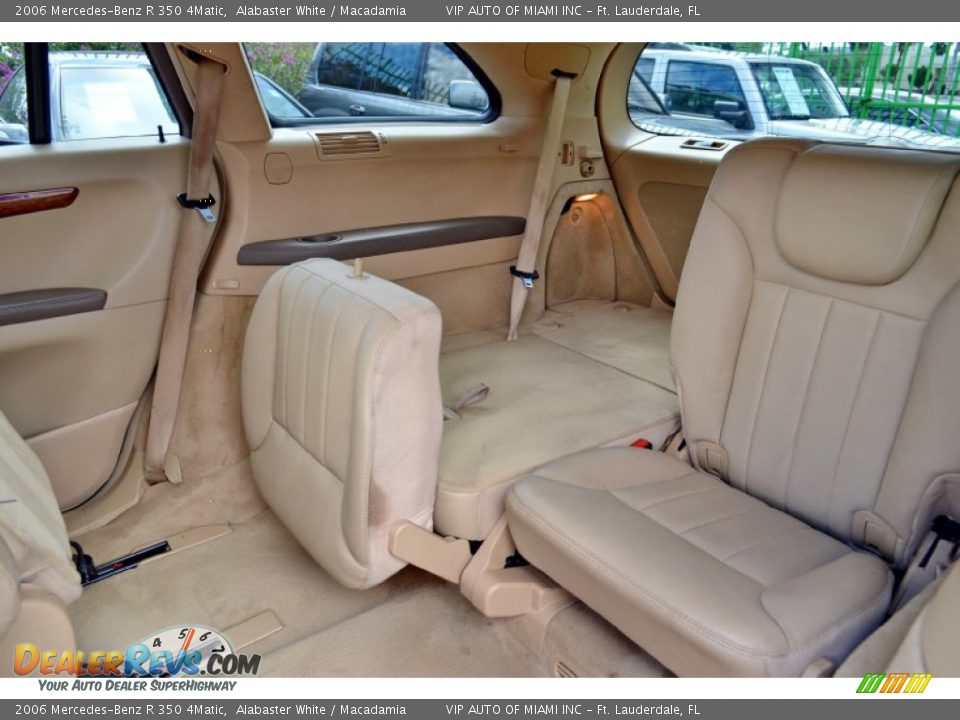 Rear Seat of 2006 Mercedes-Benz R 350 4Matic Photo #16