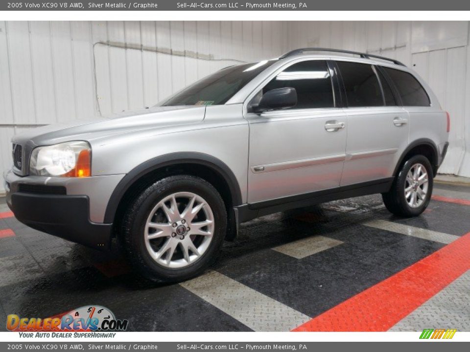 2005 Volvo XC90 V8 AWD Silver Metallic / Graphite Photo #2