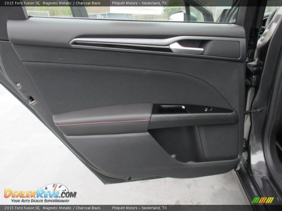Door Panel of 2015 Ford Fusion SE Photo #17