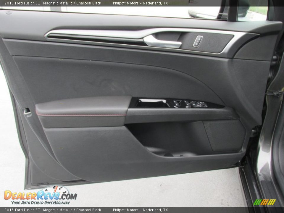 Door Panel of 2015 Ford Fusion SE Photo #19