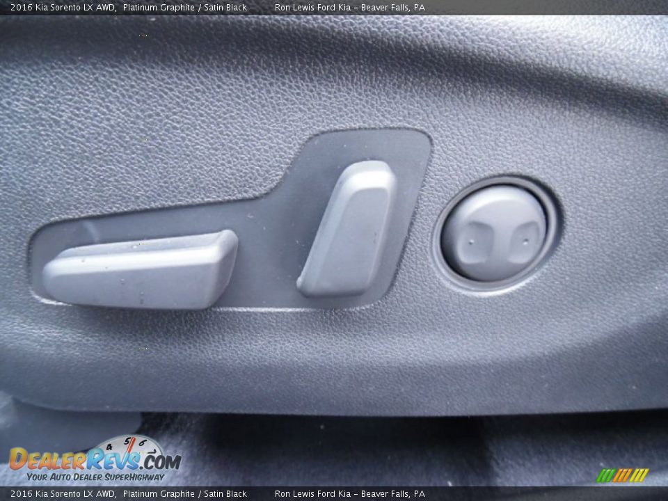 Controls of 2016 Kia Sorento LX AWD Photo #16