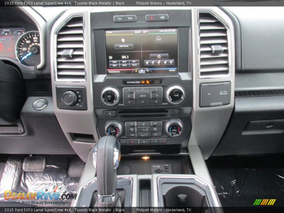 2015 Ford F150 Lariat SuperCrew 4x4 Tuxedo Black Metallic / Black Photo #28