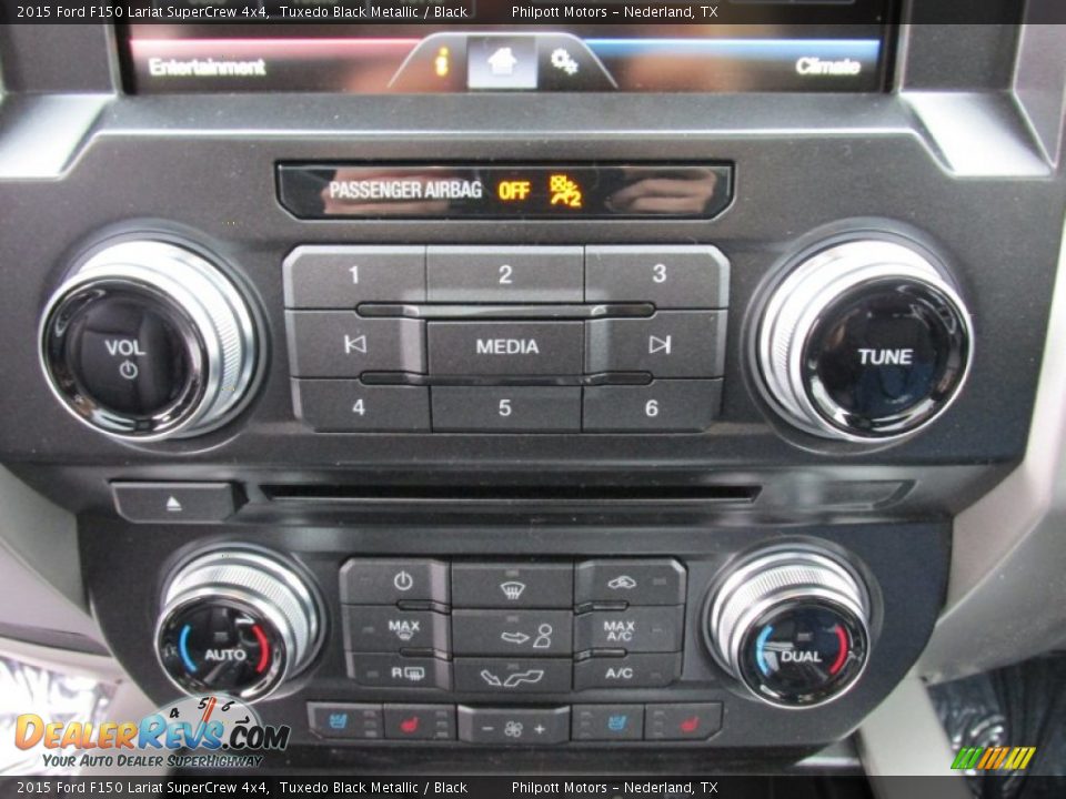 2015 Ford F150 Lariat SuperCrew 4x4 Tuxedo Black Metallic / Black Photo #30