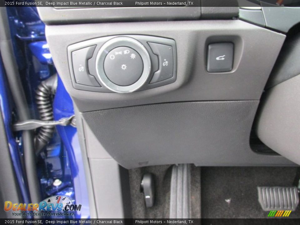 Controls of 2015 Ford Fusion SE Photo #30