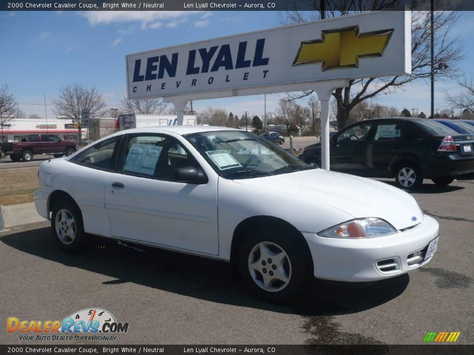 2000 Chevrolet Cavalier Coupe Bright White / Neutral Photo #1