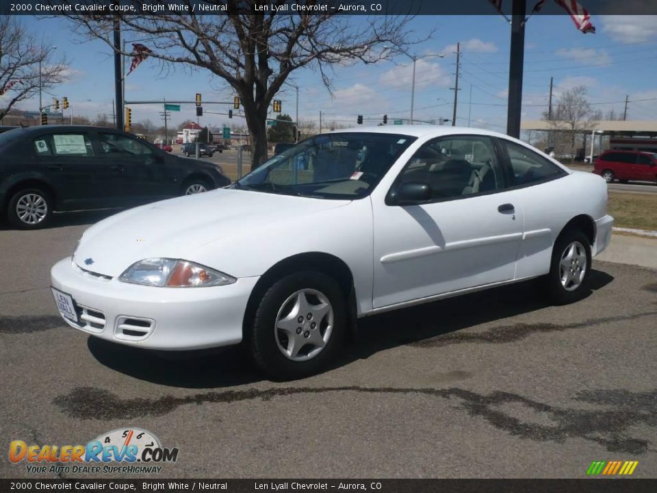 2000 Chevrolet Cavalier Coupe Bright White / Neutral Photo #3