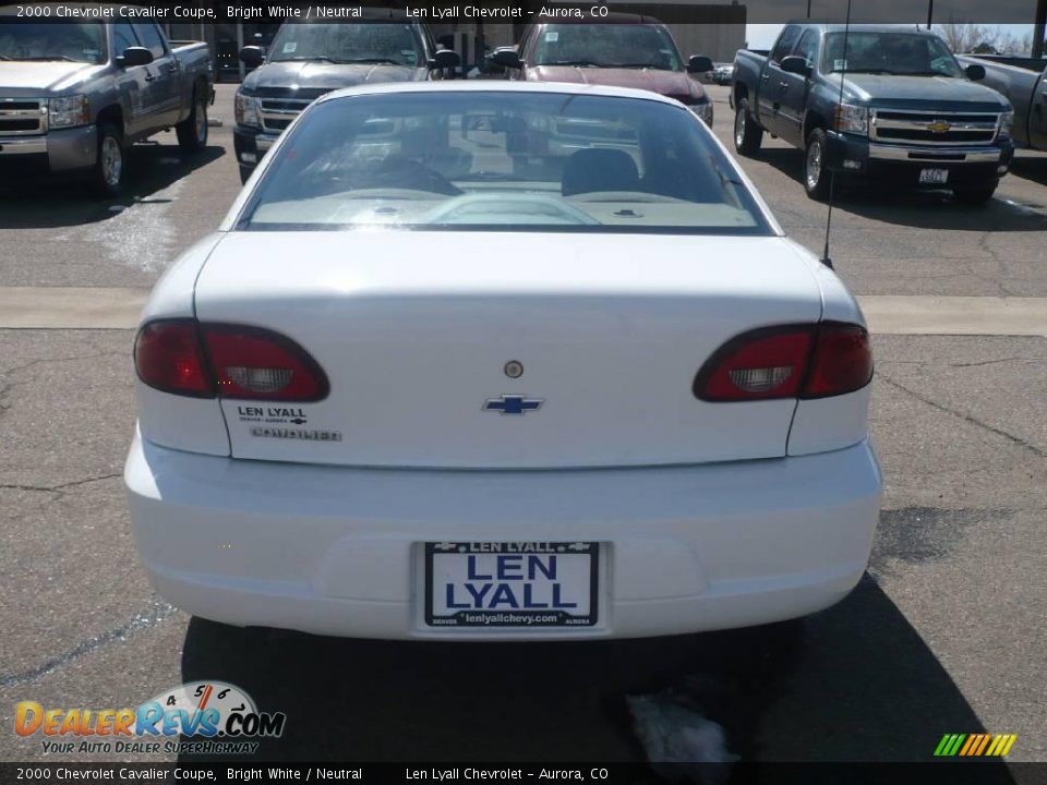 2000 Chevrolet Cavalier Coupe Bright White / Neutral Photo #5