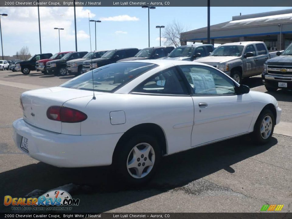 2000 Chevrolet Cavalier Coupe Bright White / Neutral Photo #6