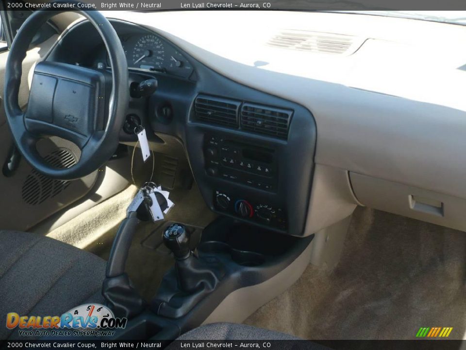 2000 Chevrolet Cavalier Coupe Bright White / Neutral Photo #13