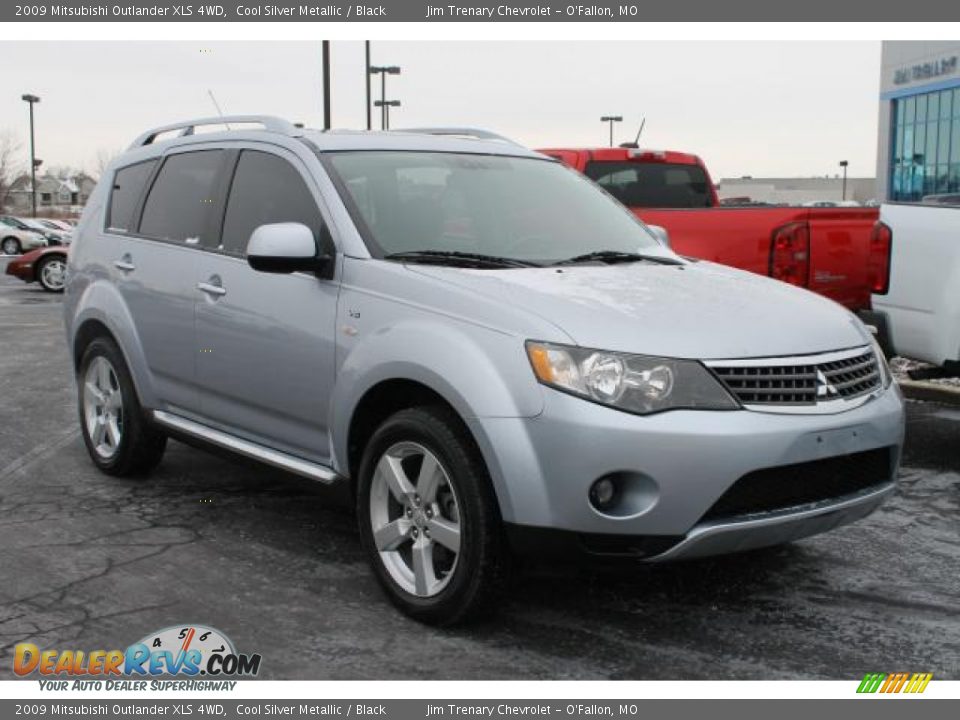 Front 3/4 View of 2009 Mitsubishi Outlander XLS 4WD Photo #2