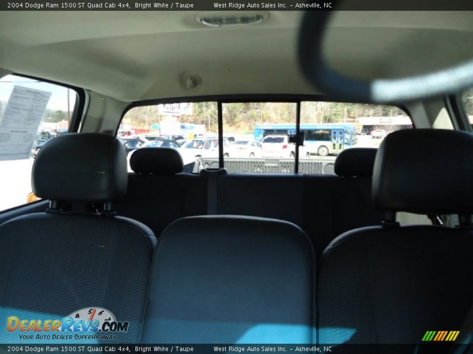 2004 Dodge Ram 1500 ST Quad Cab 4x4 Bright White / Taupe Photo #30
