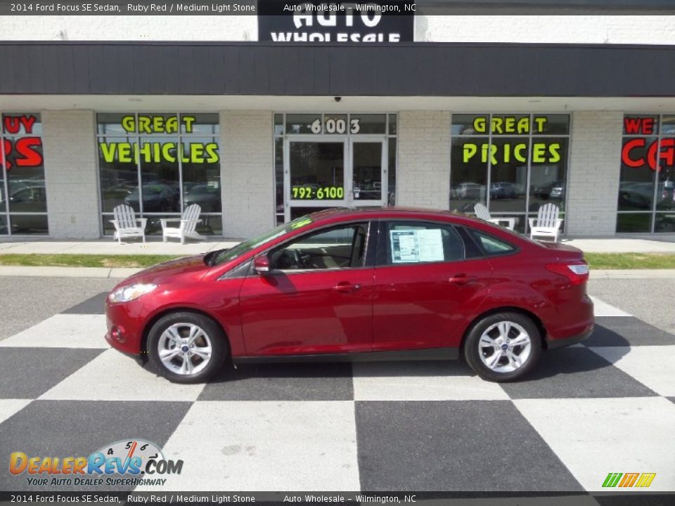 2014 Ford Focus SE Sedan Ruby Red / Medium Light Stone Photo #1