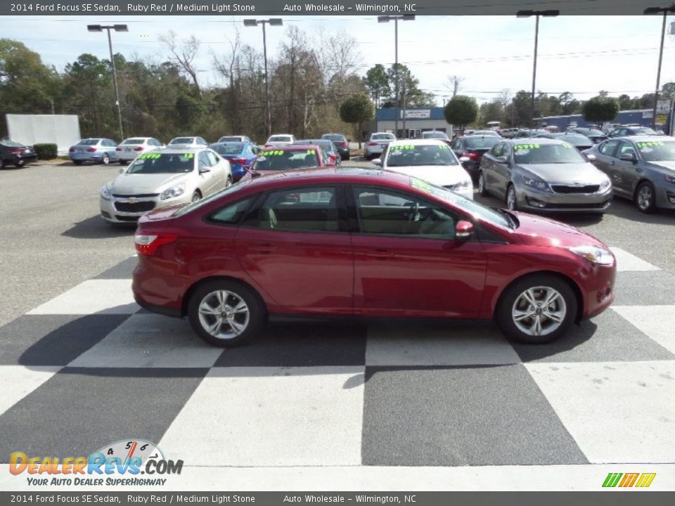 2014 Ford Focus SE Sedan Ruby Red / Medium Light Stone Photo #3
