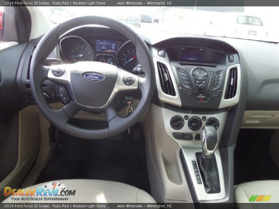 2014 Ford Focus SE Sedan Ruby Red / Medium Light Stone Photo #15