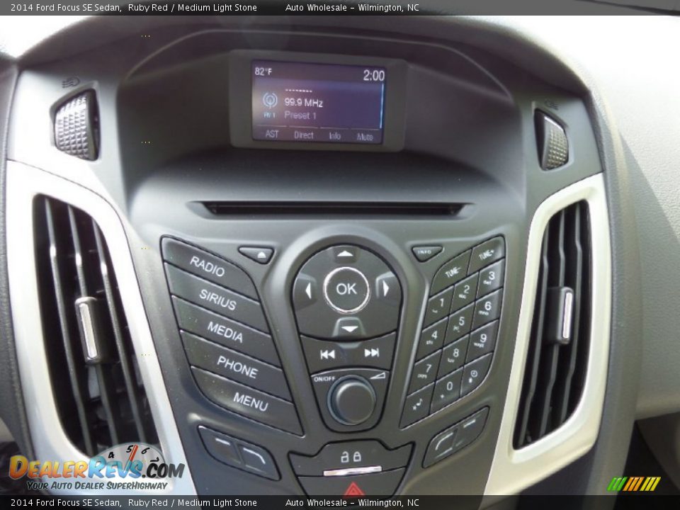 2014 Ford Focus SE Sedan Ruby Red / Medium Light Stone Photo #17