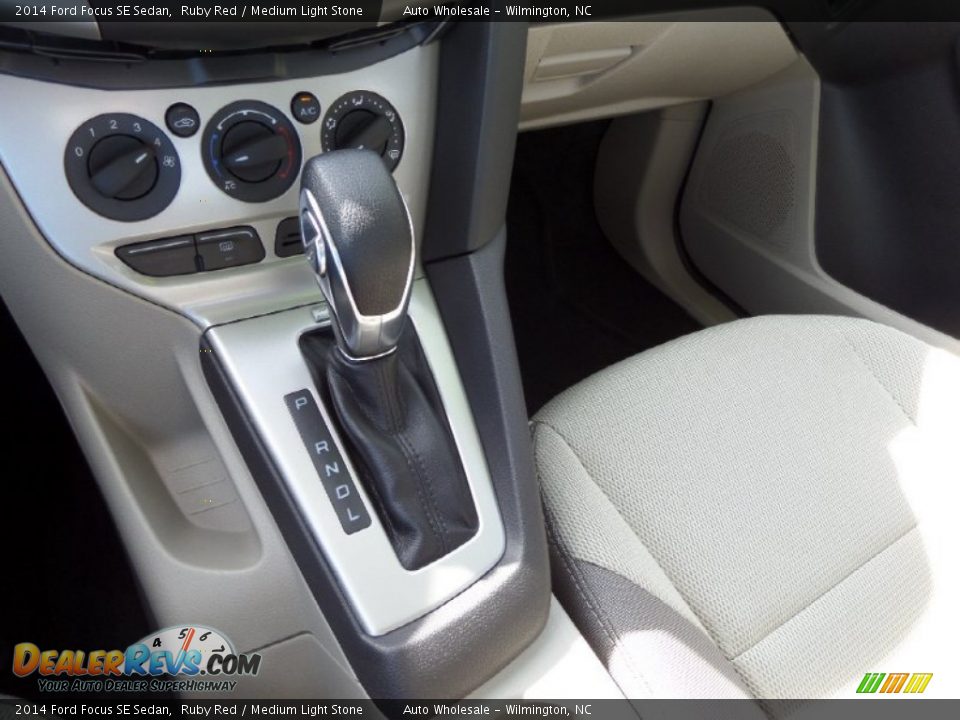 2014 Ford Focus SE Sedan Ruby Red / Medium Light Stone Photo #19