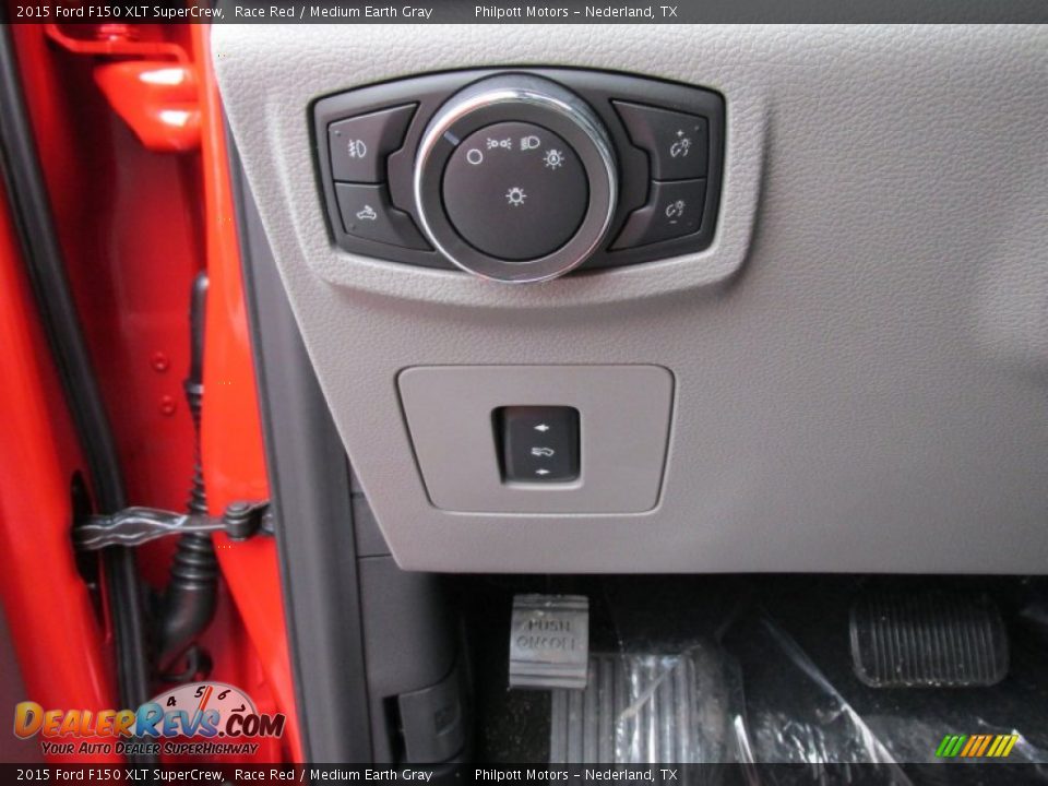 Controls of 2015 Ford F150 XLT SuperCrew Photo #34