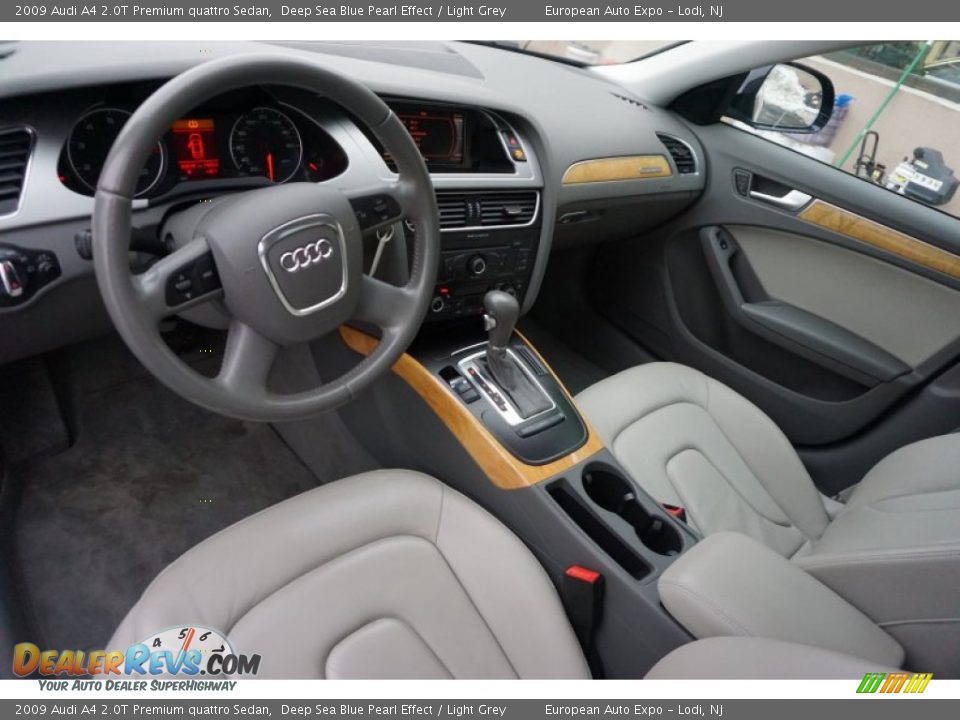 2009 Audi A4 2.0T Premium quattro Sedan Deep Sea Blue Pearl Effect / Light Grey Photo #5