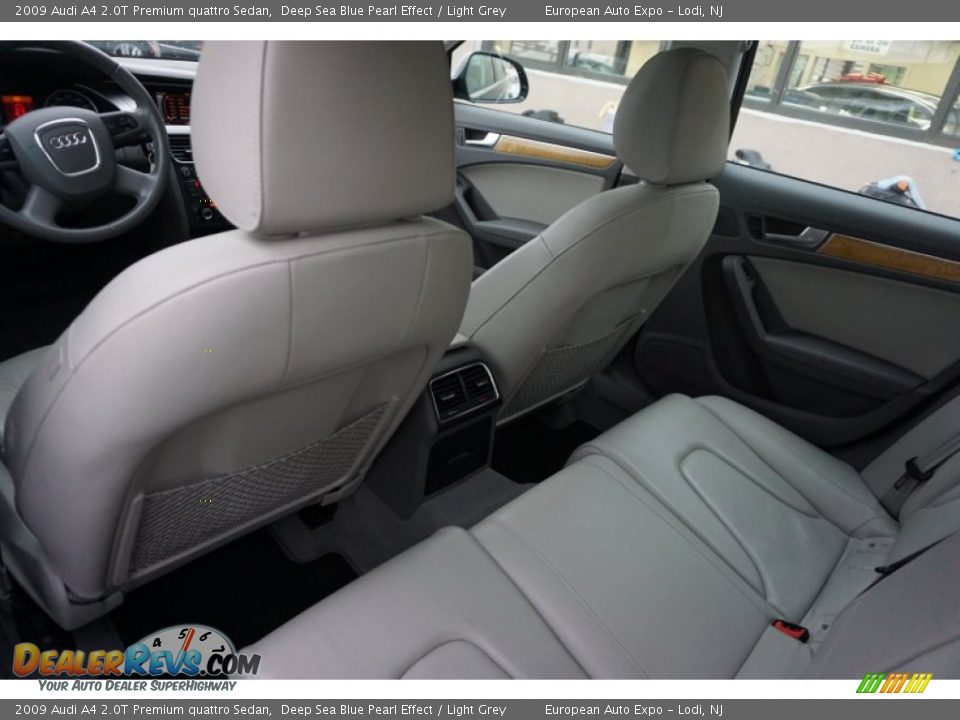 2009 Audi A4 2.0T Premium quattro Sedan Deep Sea Blue Pearl Effect / Light Grey Photo #7