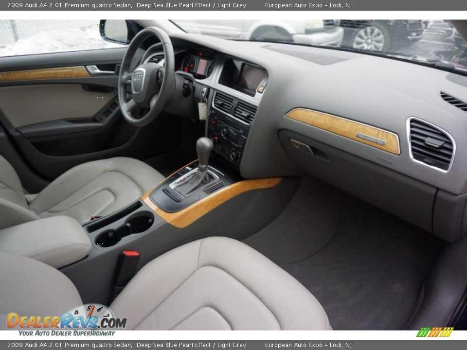 2009 Audi A4 2.0T Premium quattro Sedan Deep Sea Blue Pearl Effect / Light Grey Photo #11