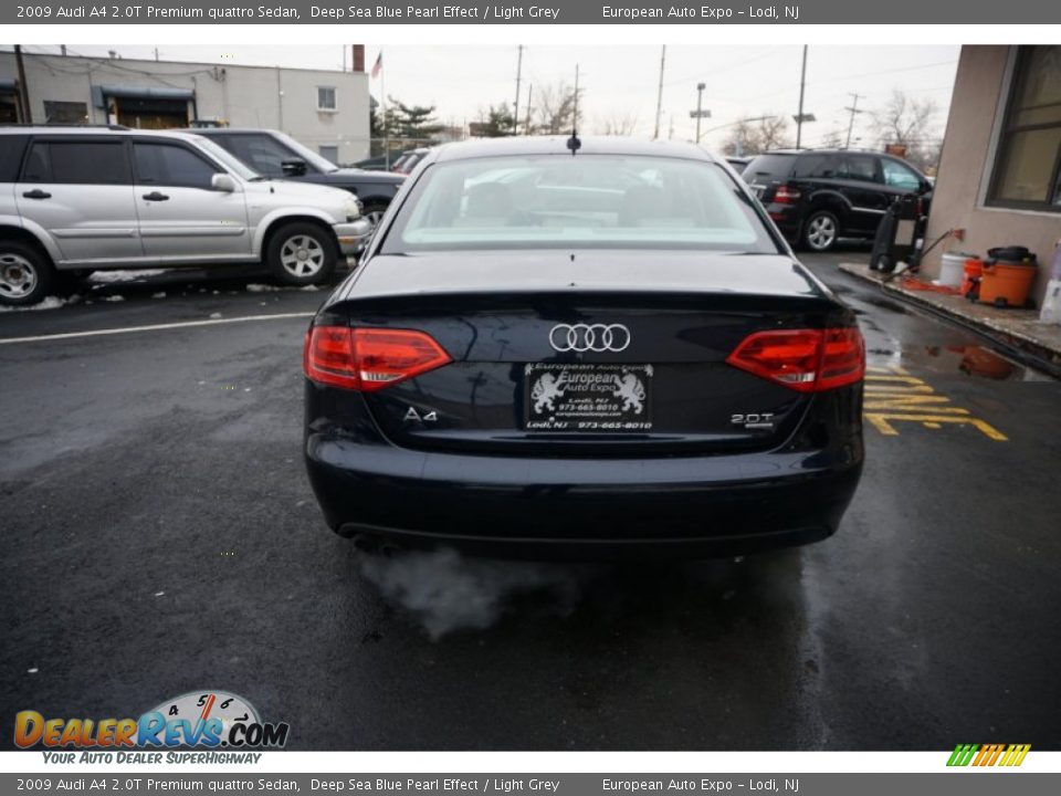 2009 Audi A4 2.0T Premium quattro Sedan Deep Sea Blue Pearl Effect / Light Grey Photo #15