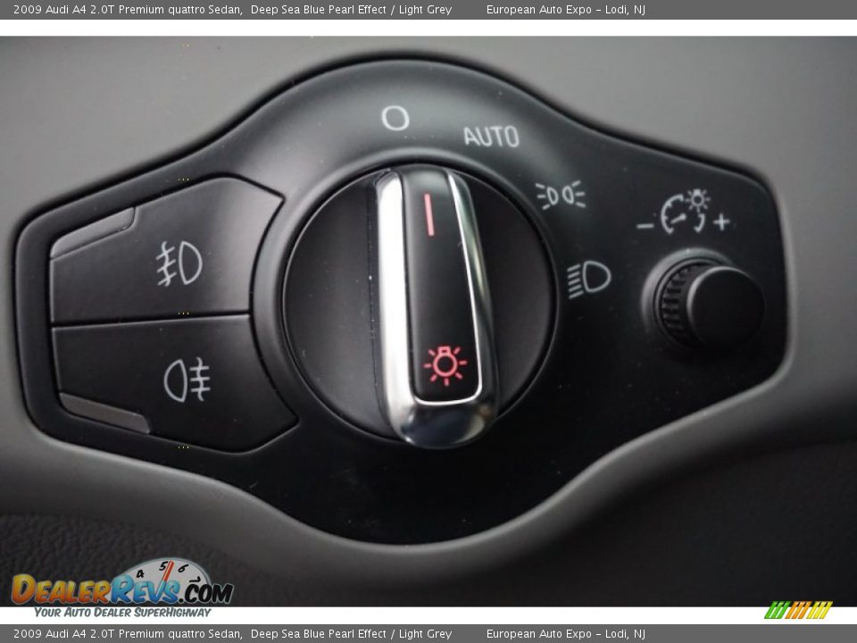 2009 Audi A4 2.0T Premium quattro Sedan Deep Sea Blue Pearl Effect / Light Grey Photo #19