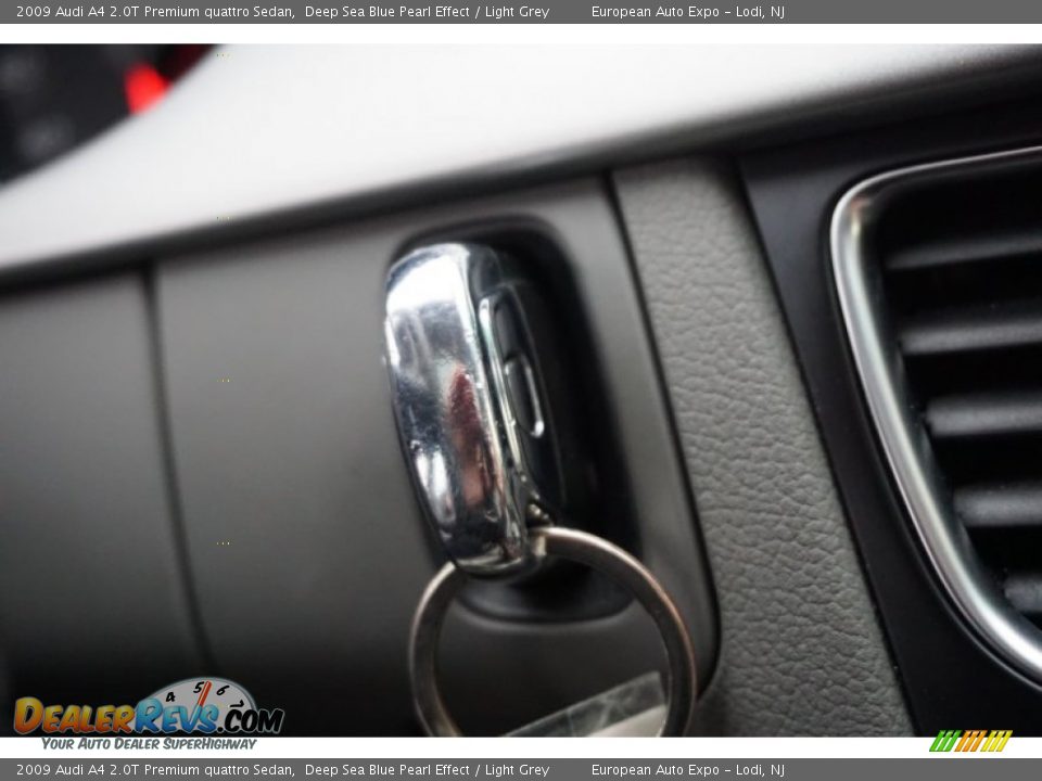 2009 Audi A4 2.0T Premium quattro Sedan Deep Sea Blue Pearl Effect / Light Grey Photo #20