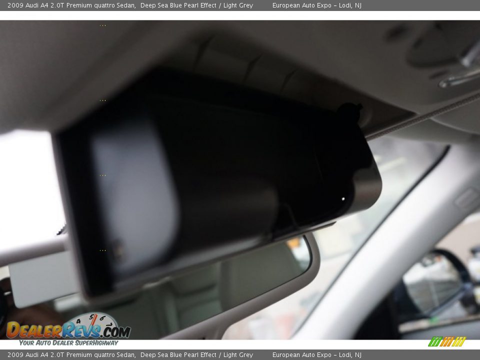 2009 Audi A4 2.0T Premium quattro Sedan Deep Sea Blue Pearl Effect / Light Grey Photo #31
