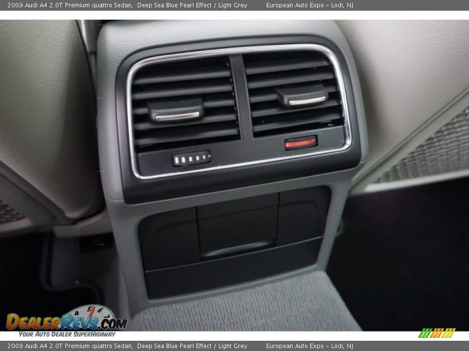 2009 Audi A4 2.0T Premium quattro Sedan Deep Sea Blue Pearl Effect / Light Grey Photo #32