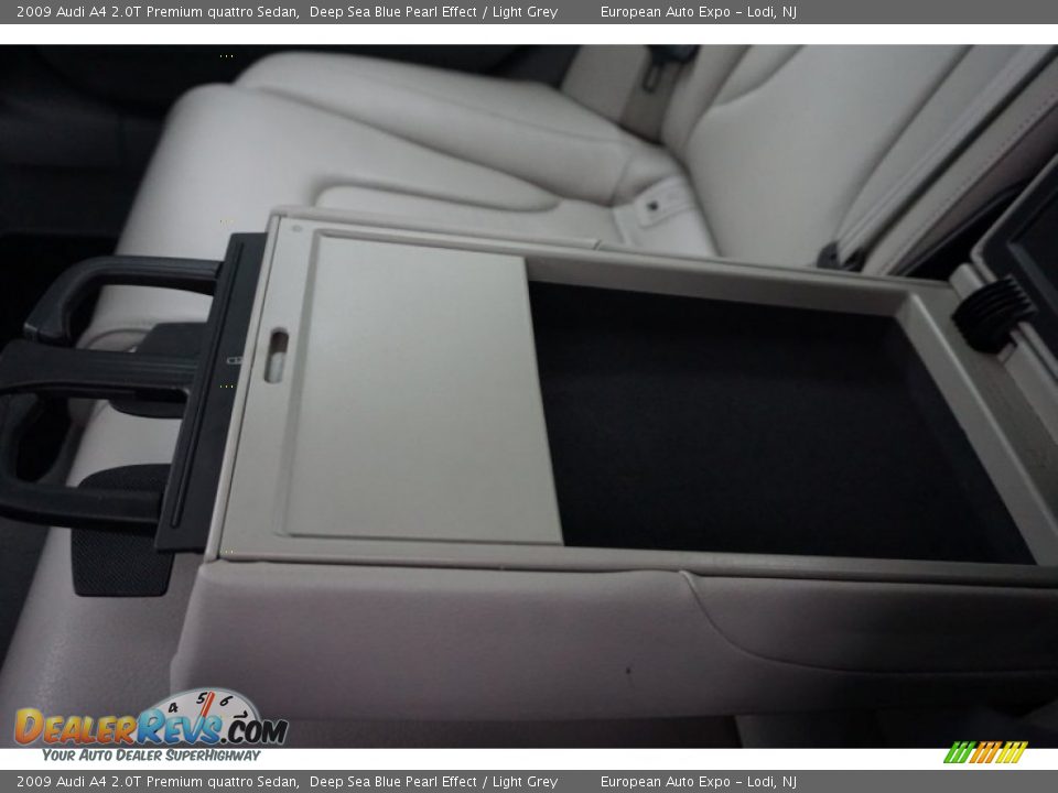 2009 Audi A4 2.0T Premium quattro Sedan Deep Sea Blue Pearl Effect / Light Grey Photo #33