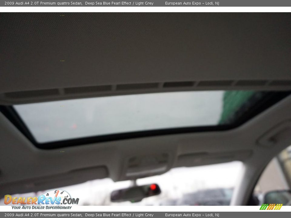 2009 Audi A4 2.0T Premium quattro Sedan Deep Sea Blue Pearl Effect / Light Grey Photo #34