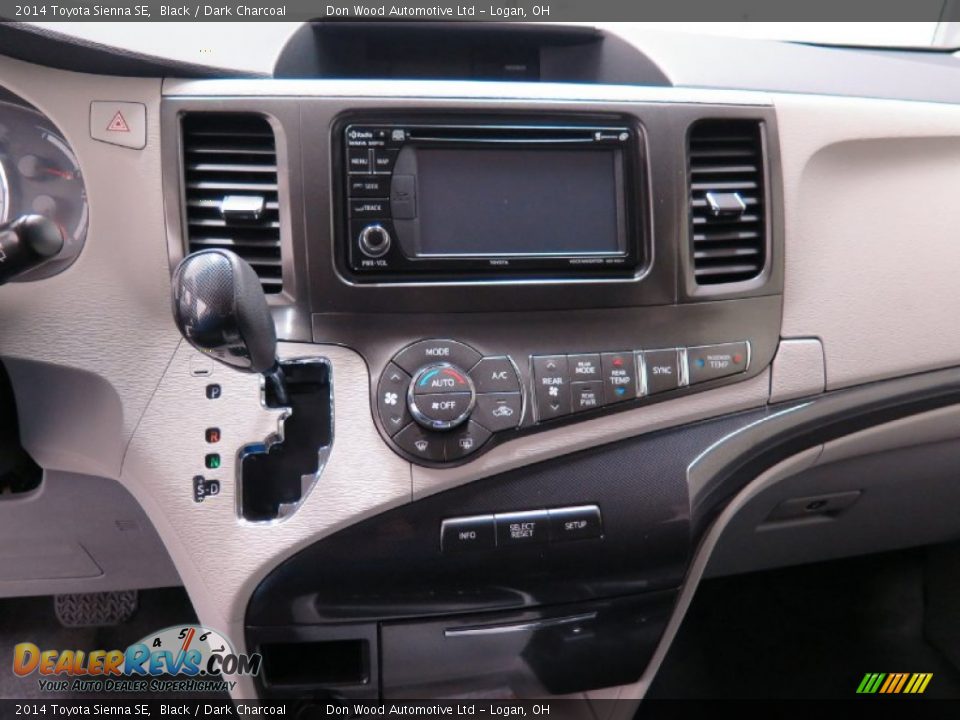 Controls of 2014 Toyota Sienna SE Photo #24