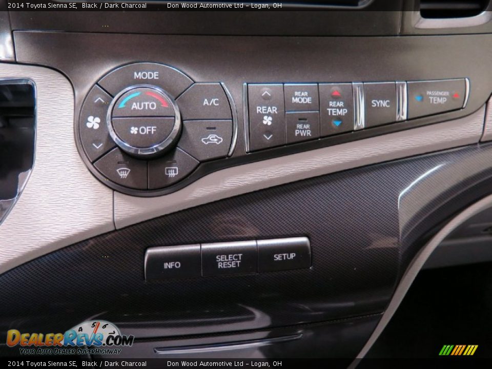 Controls of 2014 Toyota Sienna SE Photo #25